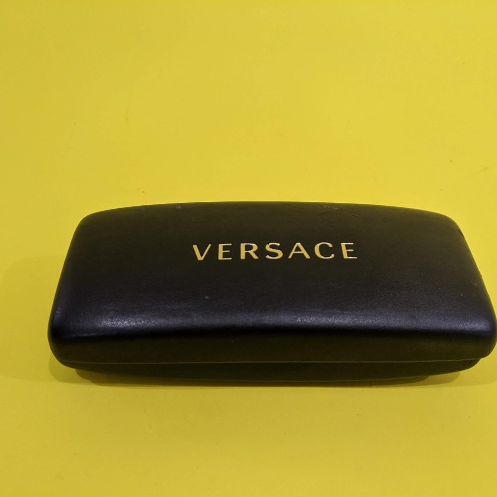 VERSACE Sunglasses in Fabulous Condition - Picture 2 of 6